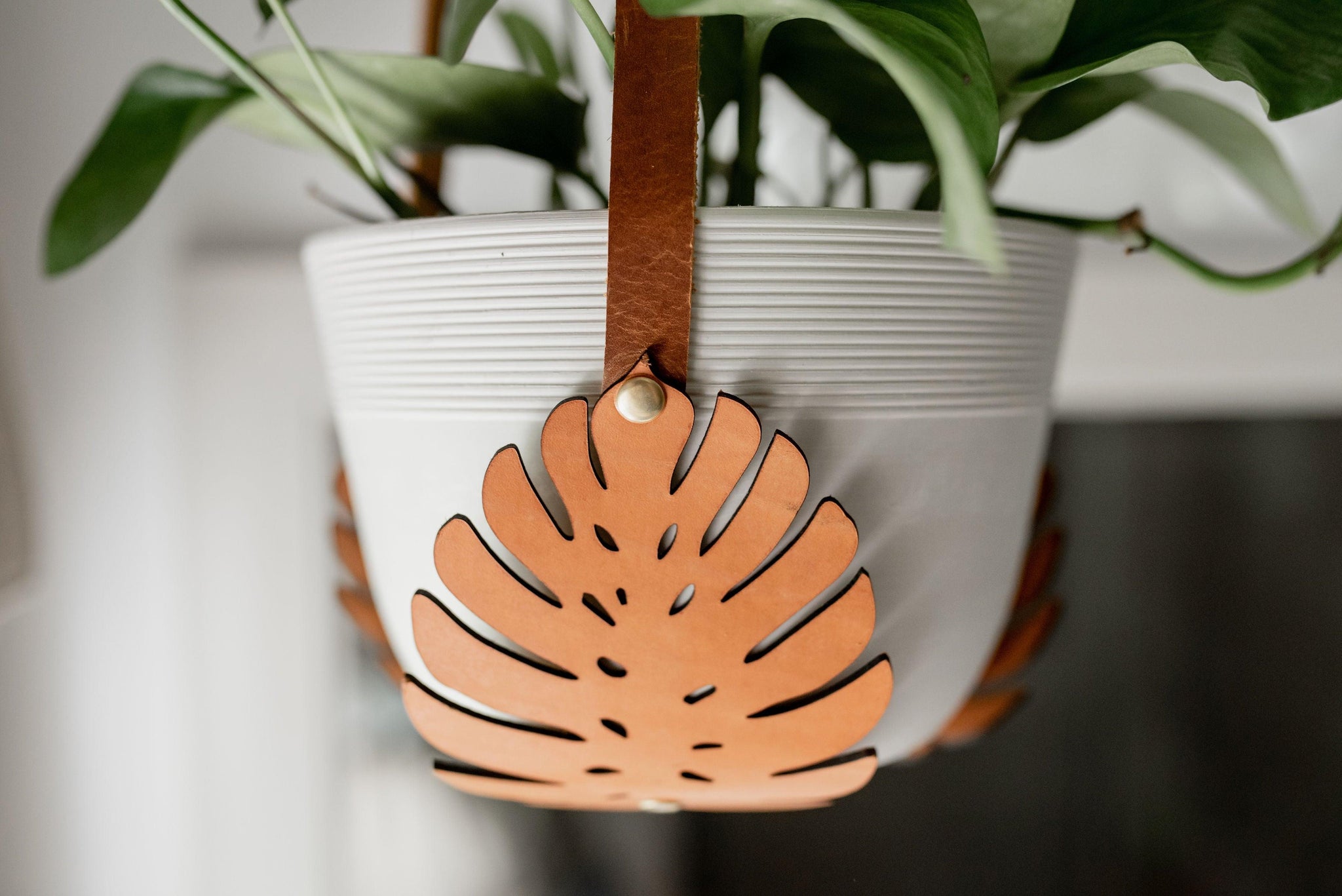 Monstera Leather Hanging Planter - Espacio Handmade